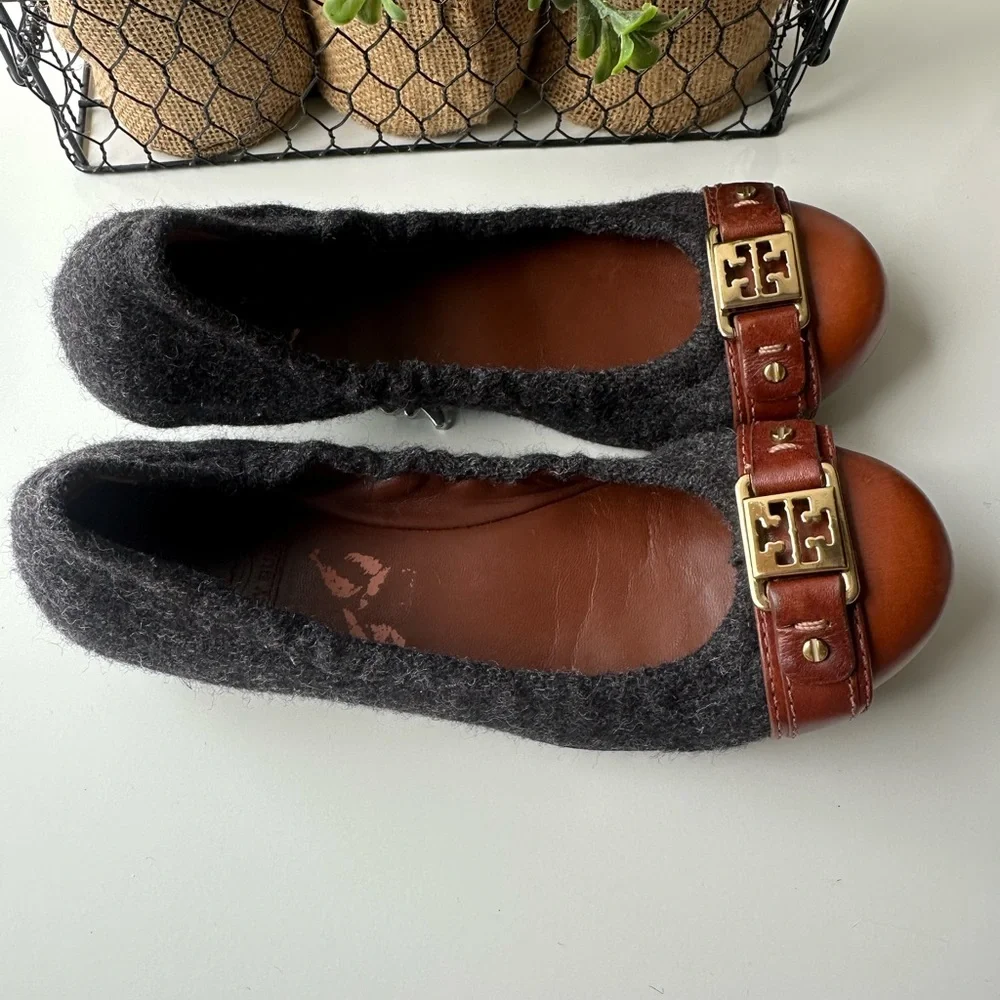 Tory Burch Women's Gray and‎ Brown Flats with Gold Accents size 6:5 m